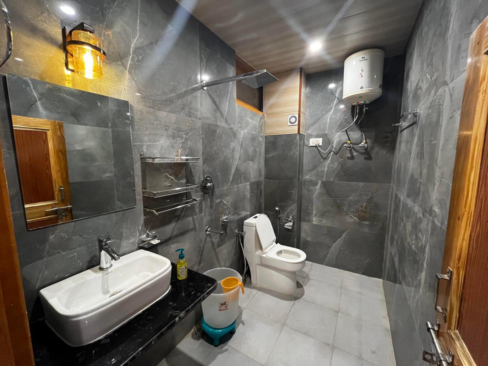 Hotel Mid Orchard Kasol L River Side -Pure Veg Hotel מראה חיצוני תמונה