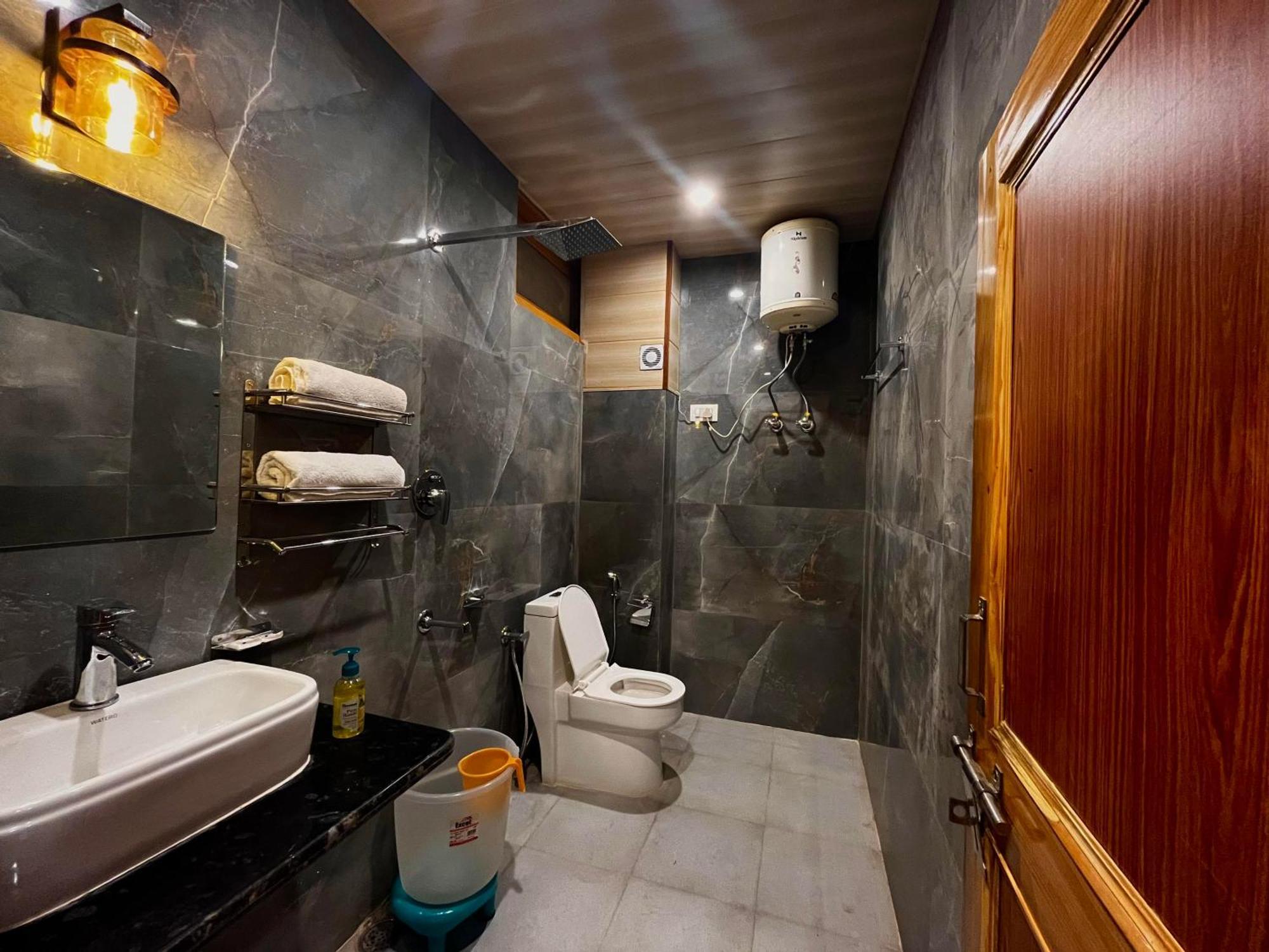 Hotel Mid Orchard Kasol L River Side -Pure Veg Hotel מראה חיצוני תמונה